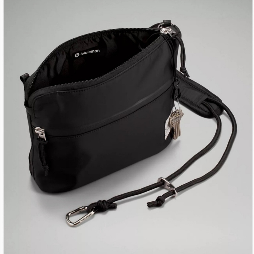 NWT Lululemon Patch Logo Crossbody Bag
